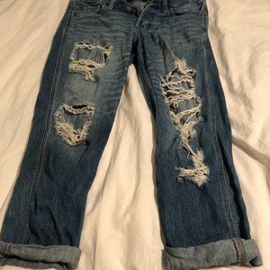 HOLLISTER Low-Rise Boyfriend Jeans, distressed